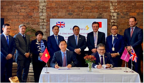 AstraZeneca và Việt Nam thoả thuận hợp tác phát triển sản xuất dược phẩm sinh học và hỗ trợ chống dịch COVID-19. (Nguồn ảnh: nbtv.vn)